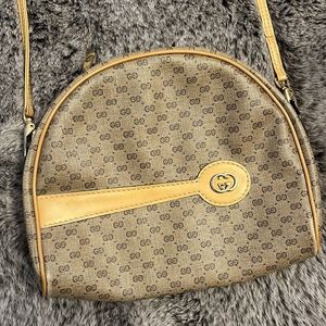 Stunning vintage Gucci cross body bag
